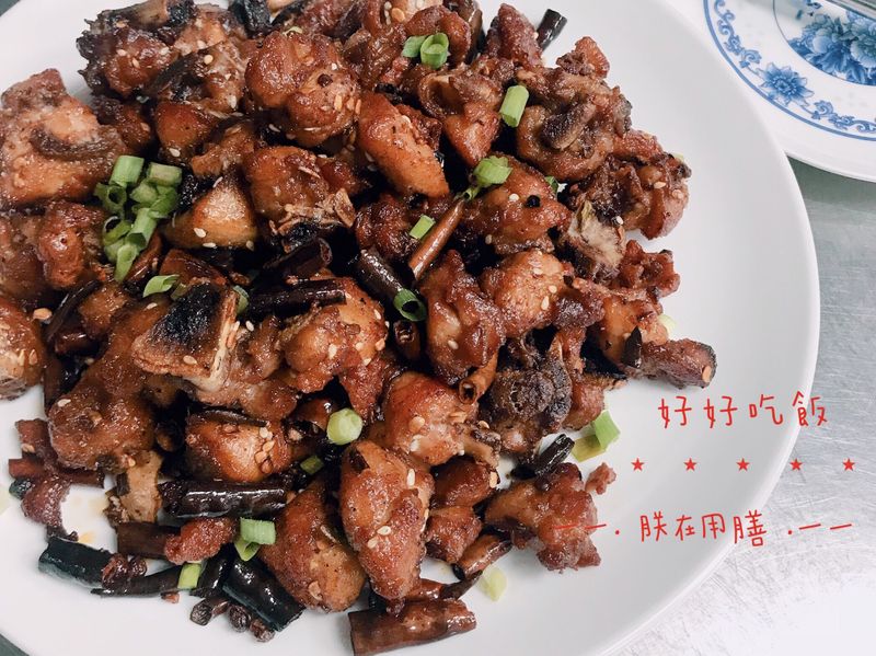 鹹香雞腿塊；