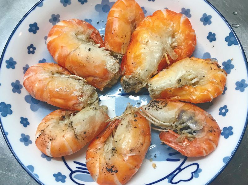 。鹽焗烤蝦。簡單快速