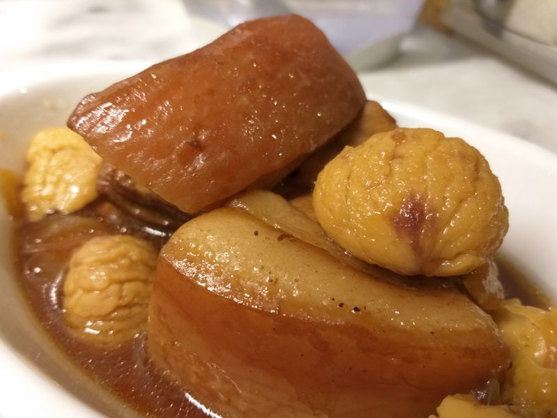 滴水不加的洋蔥栗子控肉(便當菜)