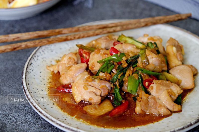 蔥爆雞丁 - 香辣軟嫩好下飯