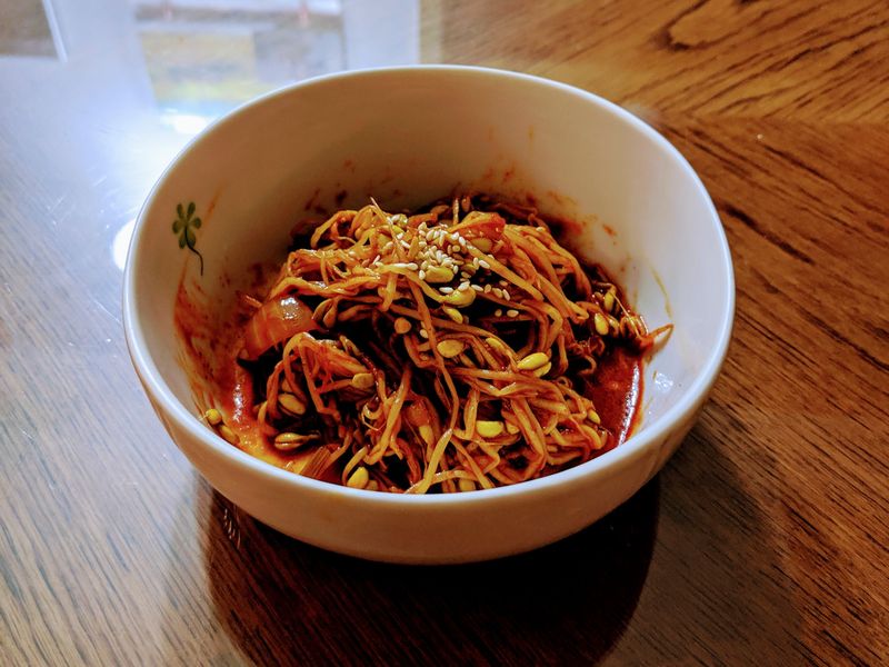 辣炒黃豆芽-口味好,但太老了,可以更好!