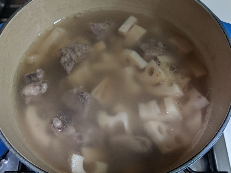 蓮藕排骨湯-成功，好好喝啊！