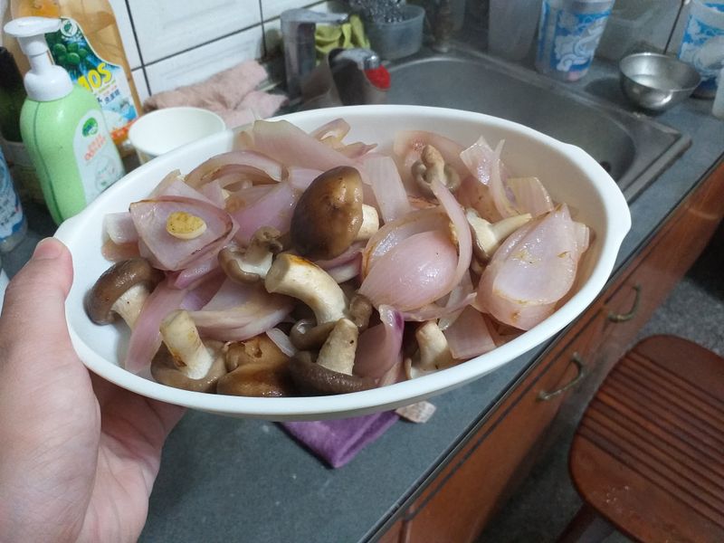 好吃的洋蔥煮香菇