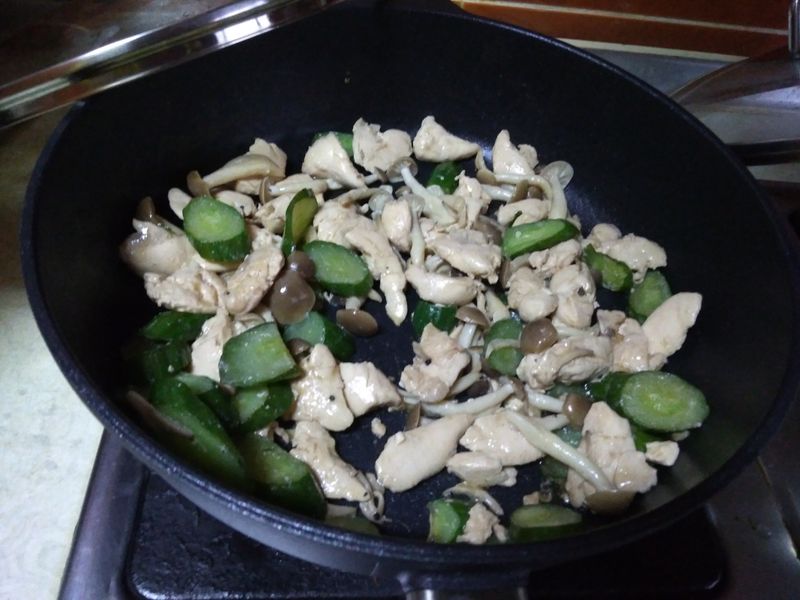 鴻喜菇炒雞丁【好菇道營養料理】