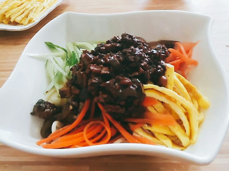 少肉炸醬麵