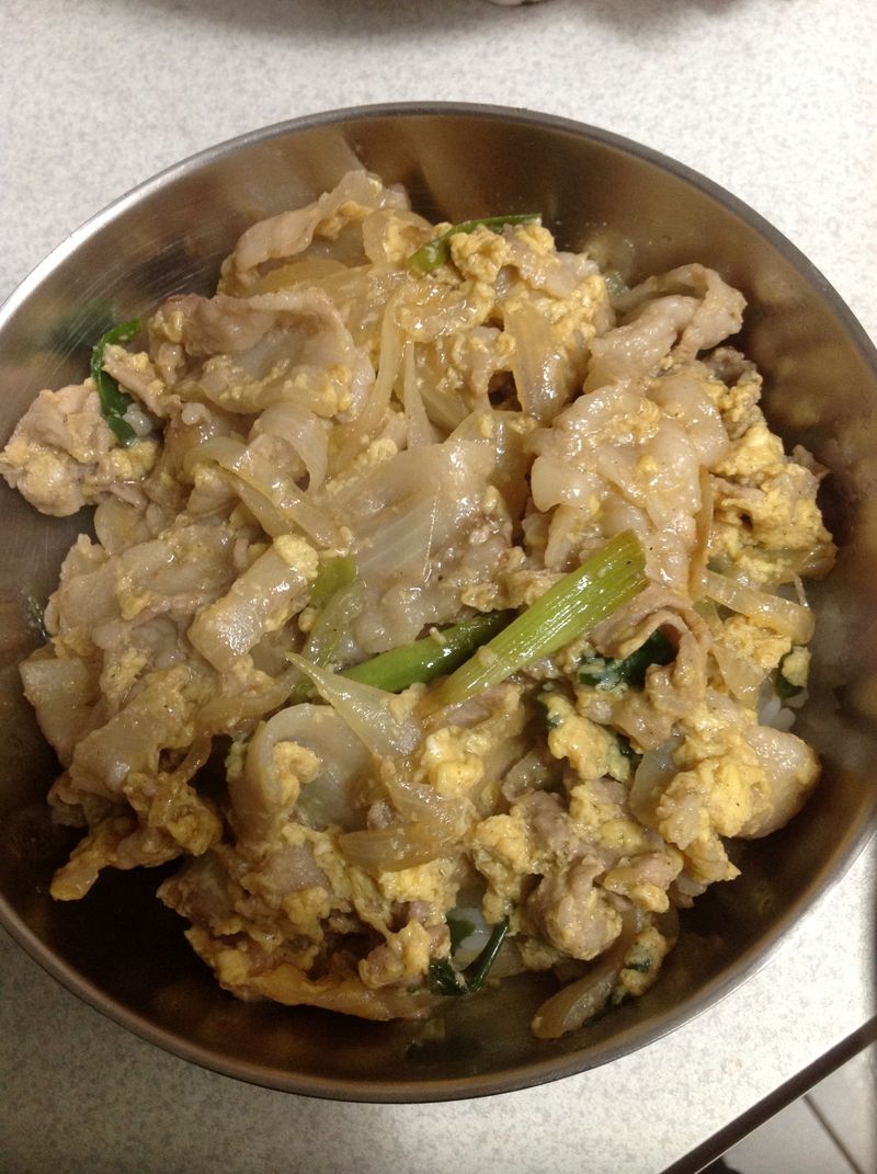 洋蔥豬肉親子丼