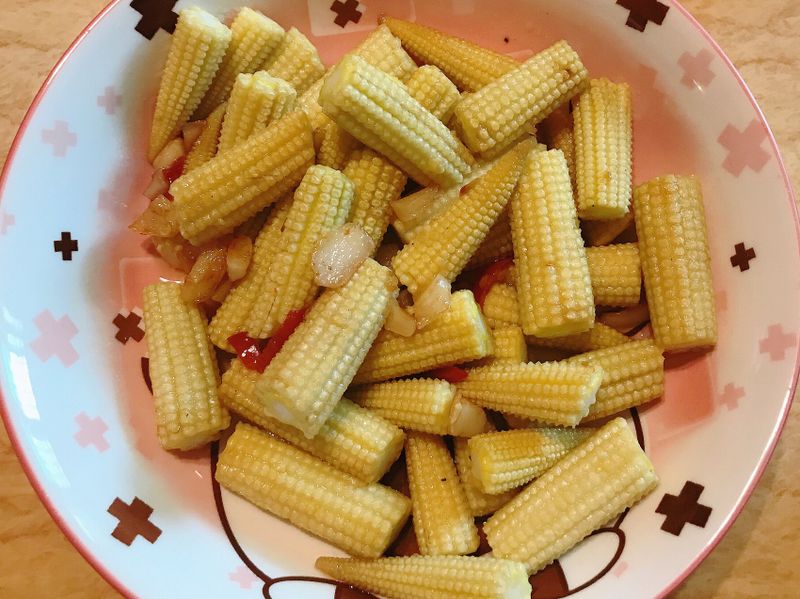 。蒜辣玉米筍。