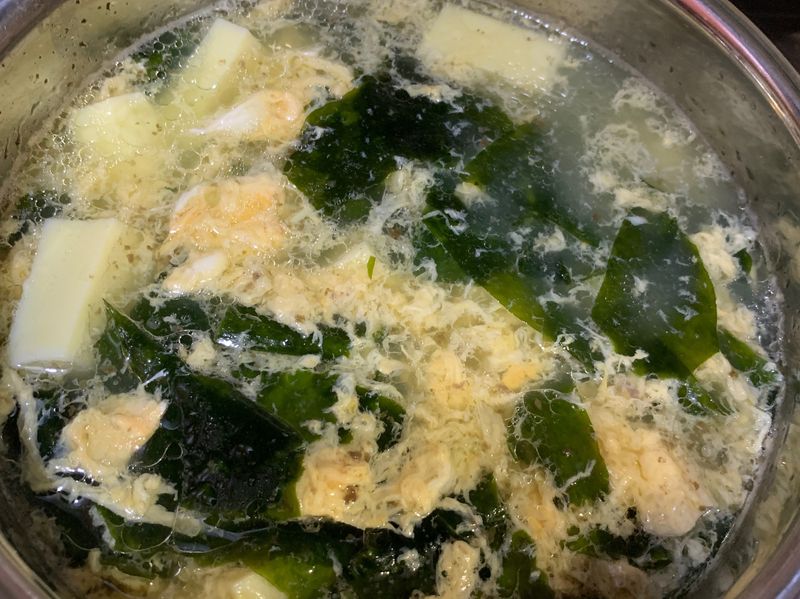 營養骨頭湯底的變化-海帶芽蛋花湯