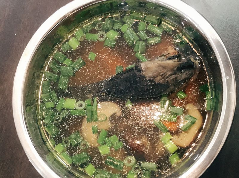 鲜菇炖黑鸡