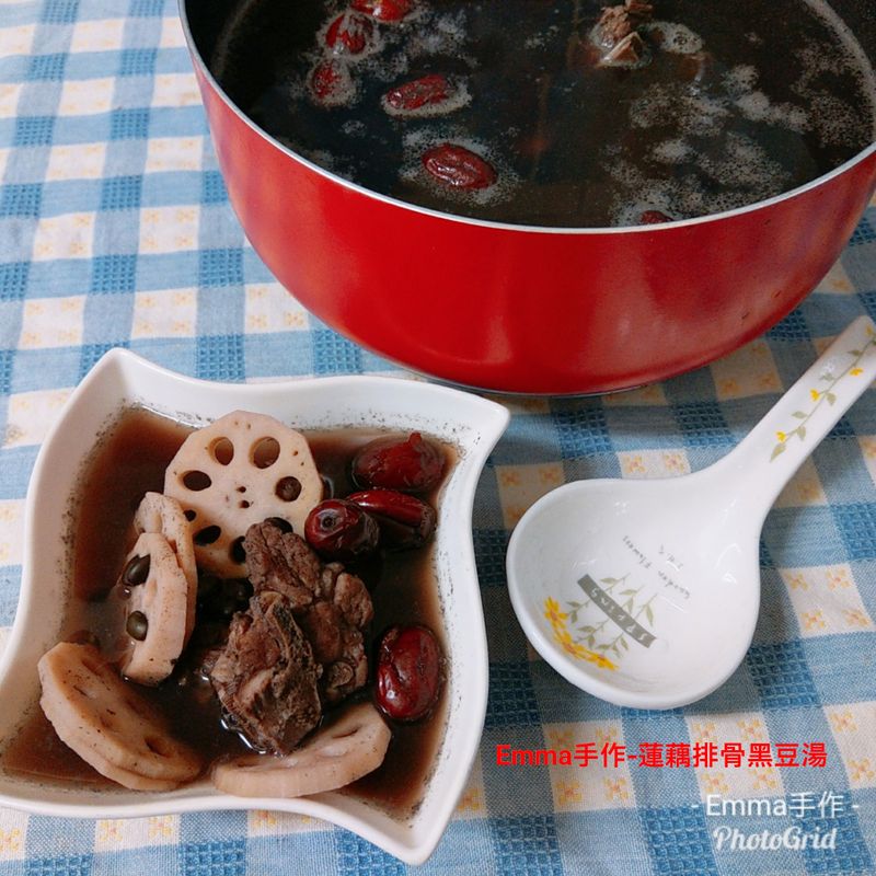 蓮藕排骨黑豆湯