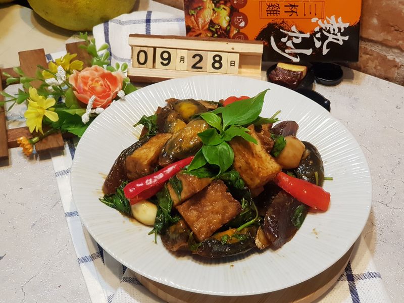三杯皮蛋豆腐