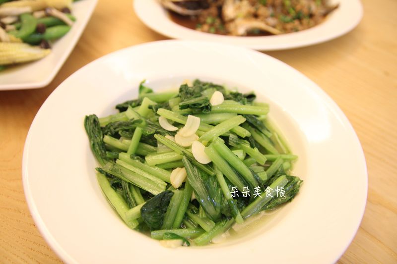 蒜炒油菜 (不加水鮮甜版)