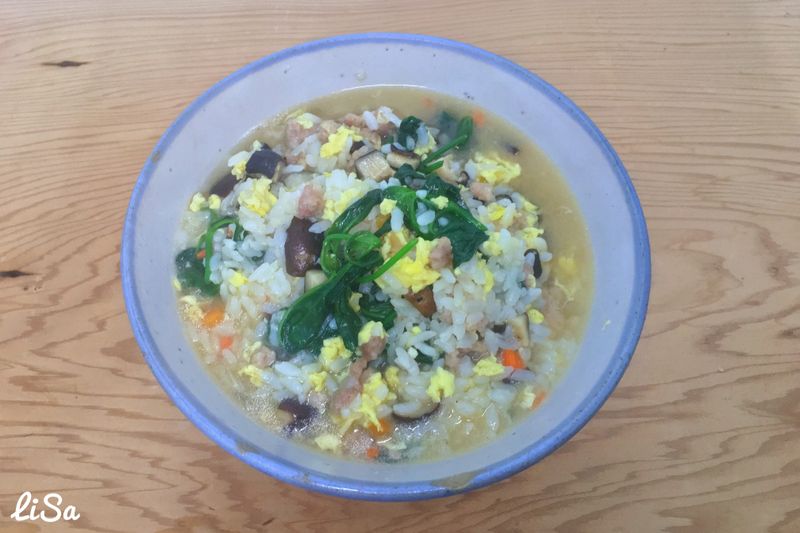滑蛋瘦肉熬湯粥