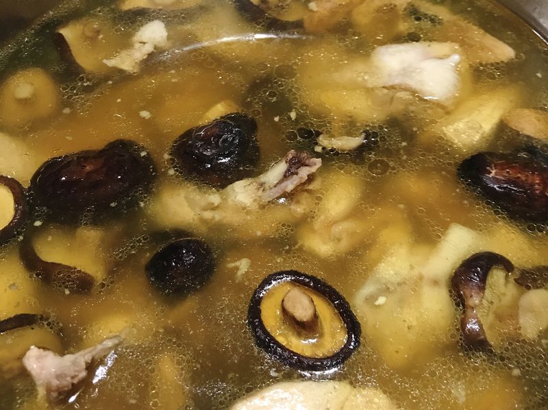 香菇雞湯(Chicken soup )