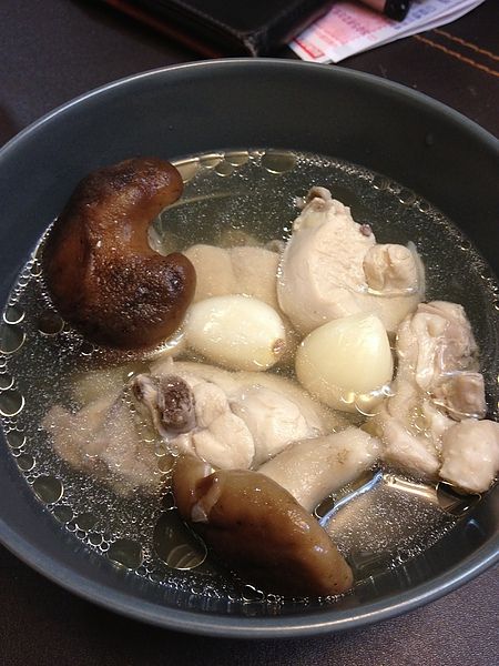 蒜頭燉雞湯