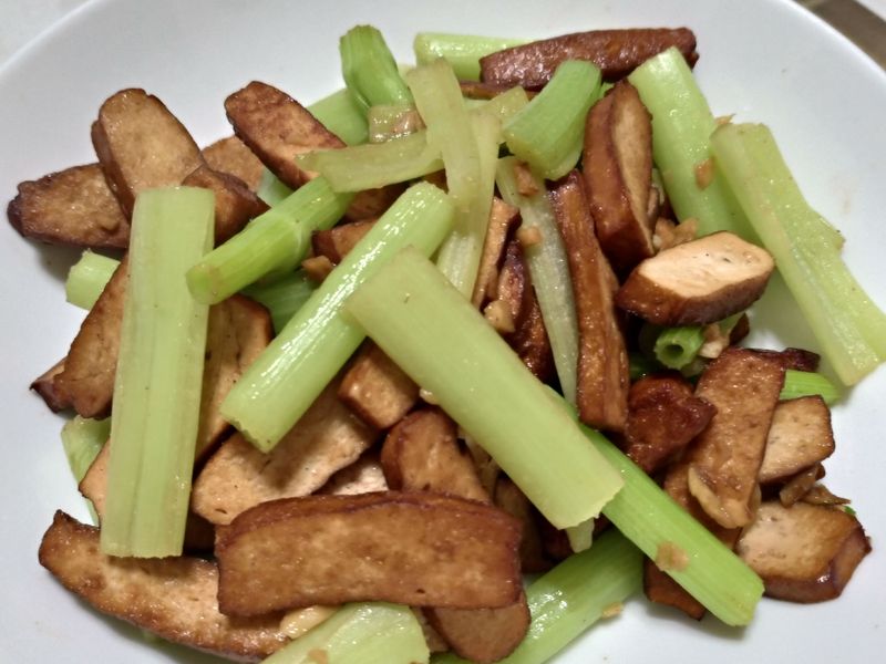 芹菜炒豆干