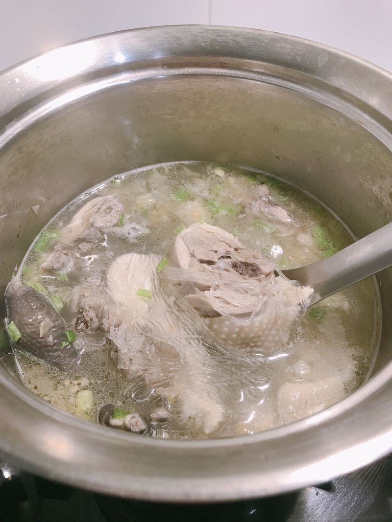 鹹水雞冬粉湯