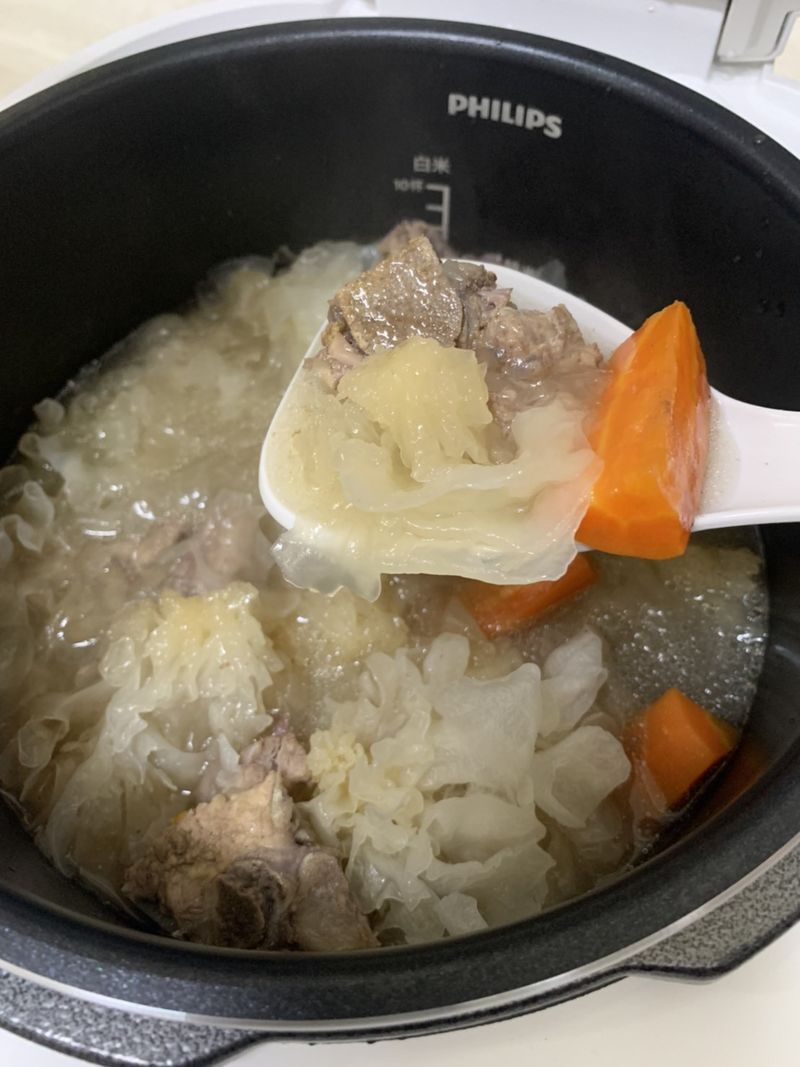 飛利浦智慧萬用鍋-排骨銀耳蔬菜湯