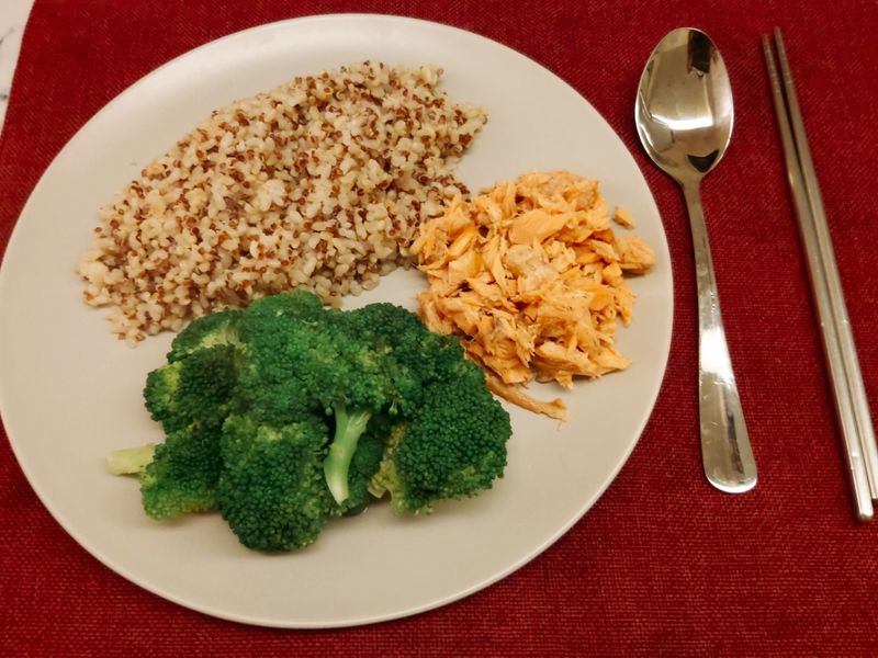 簡易輕鬆上桌🥦糙米紅藜鮭魚飯