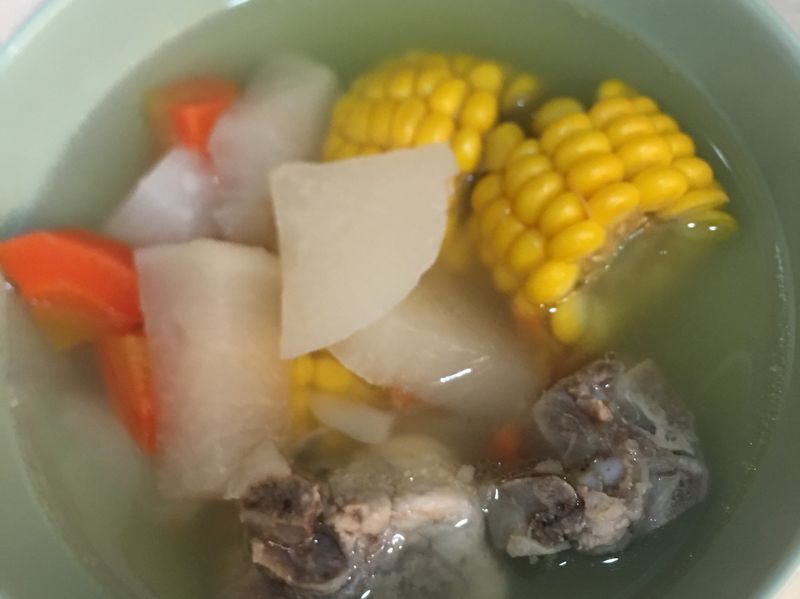 省時簡單清甜蘿蔔玉米排骨湯