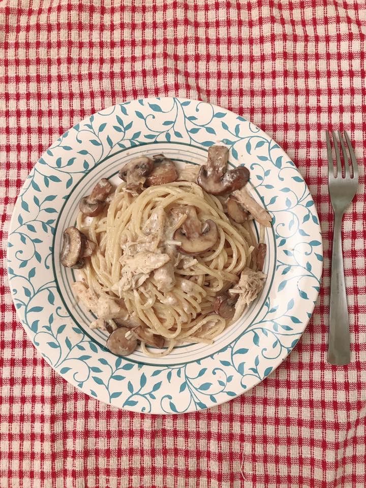 蒜香蘑菇白醬雞肉義大利麵
