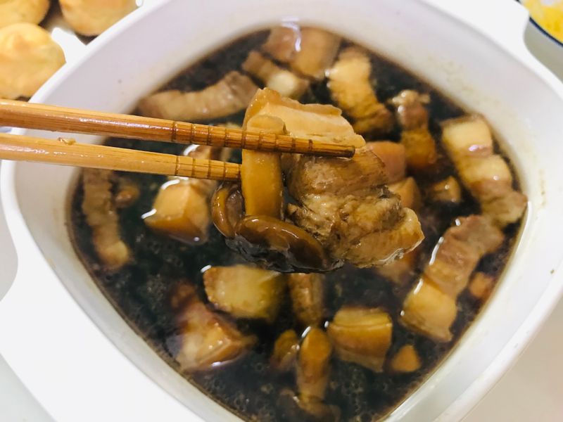 準備好一鍋飯：超下飯五花肉香菇滷