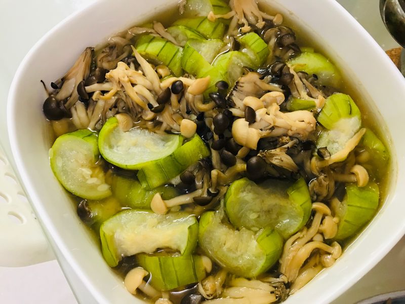 家常好料理：絲瓜菇菇煮
