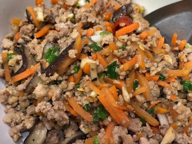 炒肉燥拌飯～