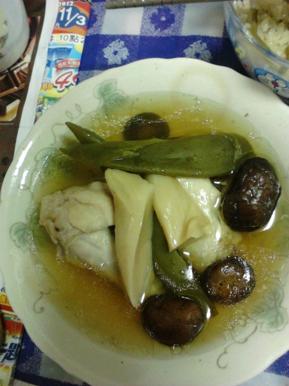 溫暖~剝皮辣椒雞湯