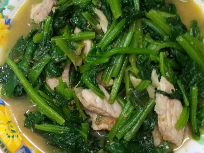 波菜炒肉絲
