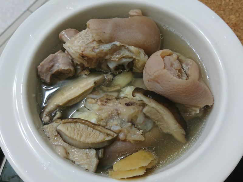 白水滷豬腳
