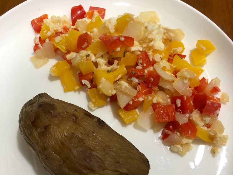 低碘「洋蔥甜椒蛋白炒」