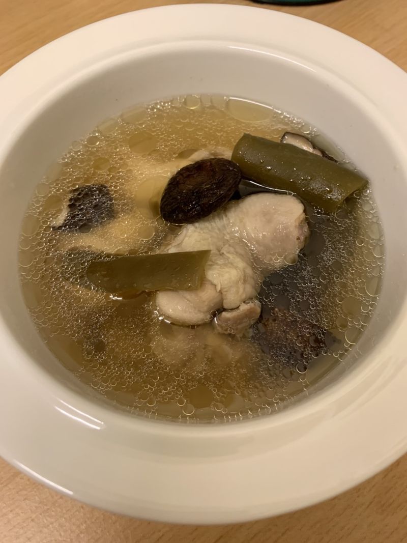 剝皮辣椒香菇雞湯