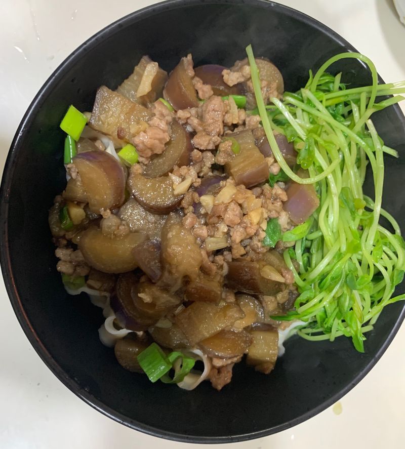 蒜香茄子🍆乾拌麵
