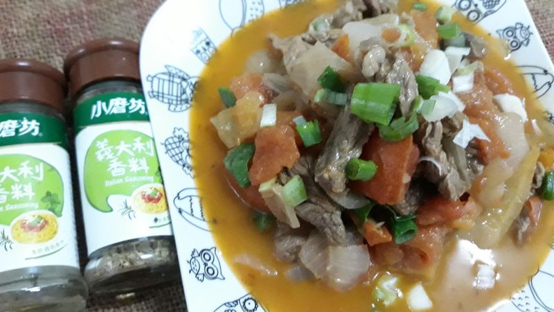 營養均衡的義式香料燉無水蕃茄牛肉