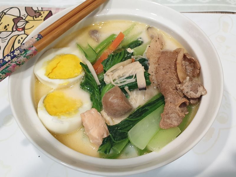 味增鮭魚拉麵