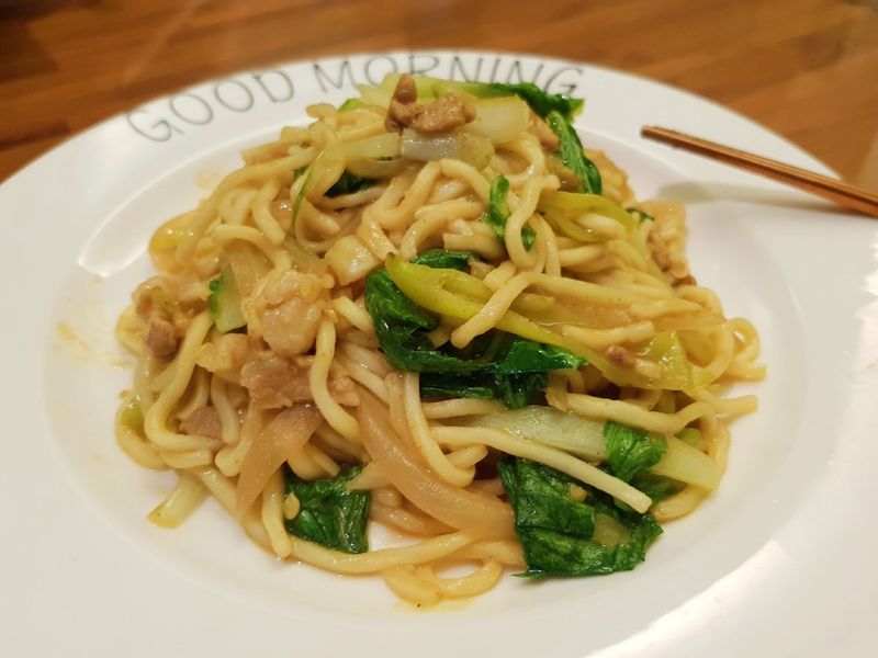 咖哩肉絲炒麵