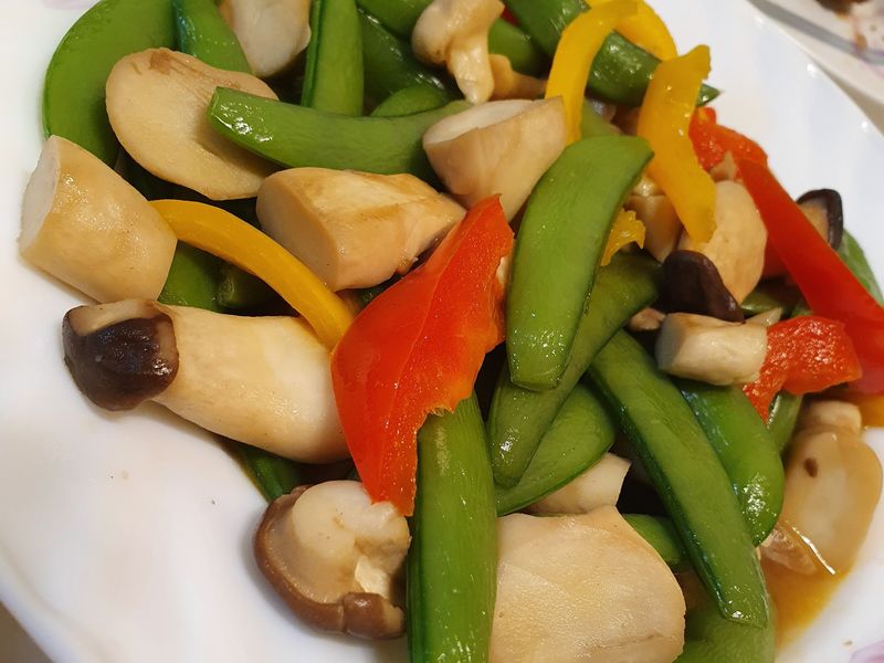 甜豆炒鮑魚菇