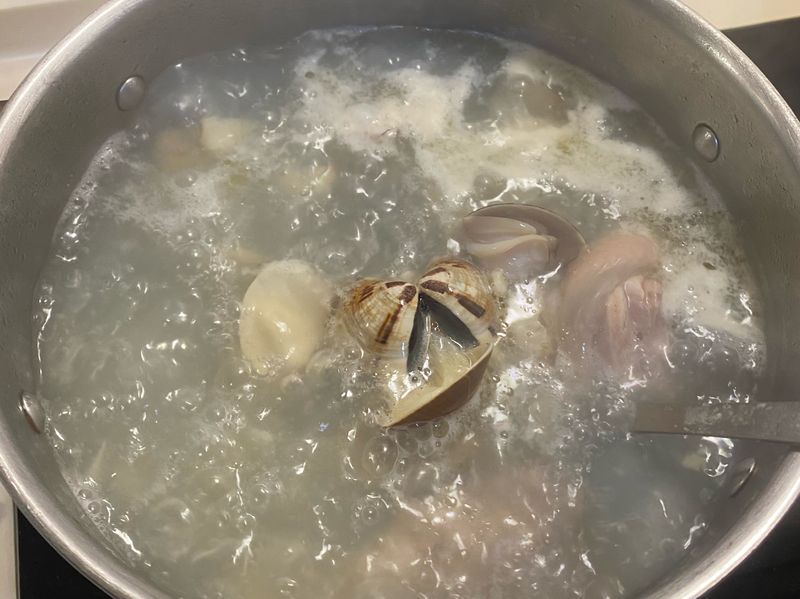 蛤蠣蒜頭雞湯