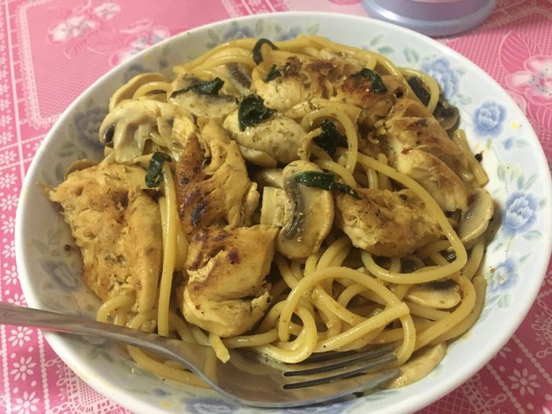 懶人料理:咖哩雞肉蘑菇意粉