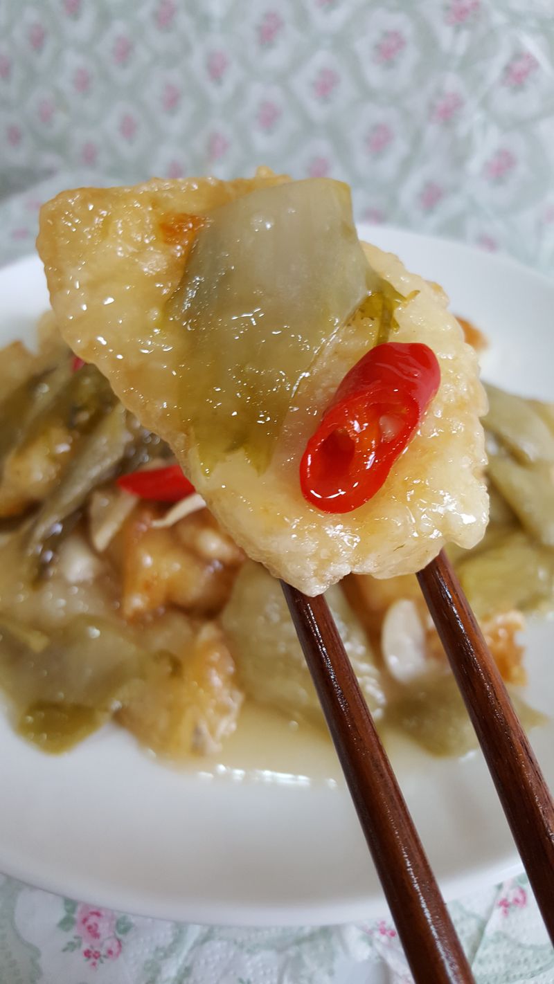 酸菜溜魚片