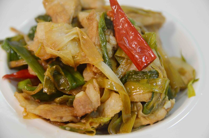 邊肉炒蒜苗