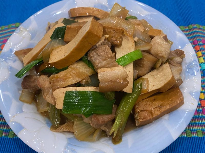 蒜苗炒三層肉