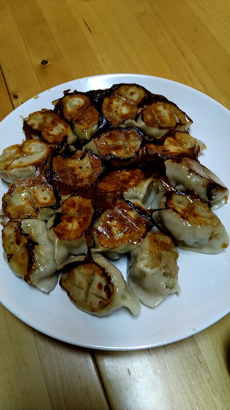 煎冷凍水餃
