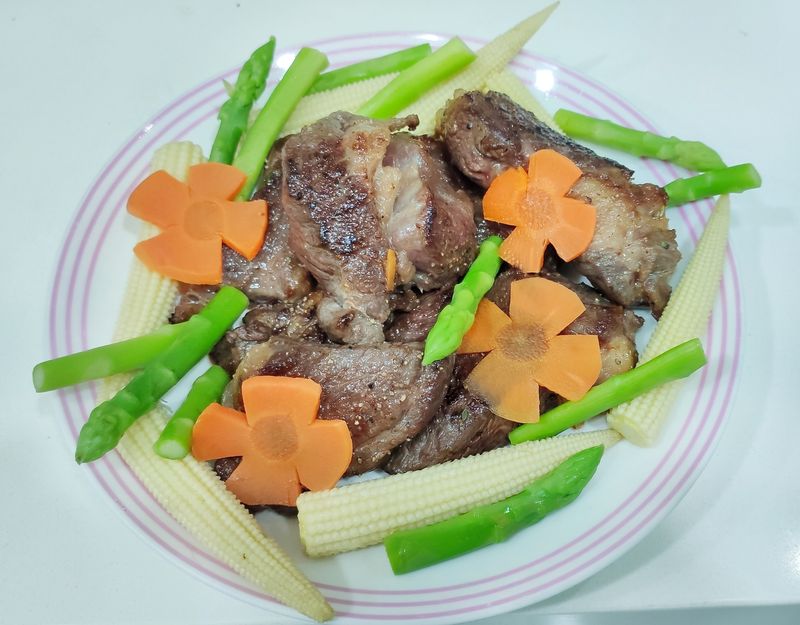 香煎{巨無霸牛排}(嫩肩)