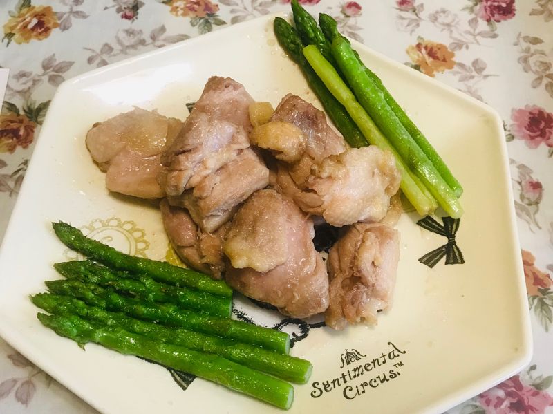 ♡煎腿肉佐蘆筍♡