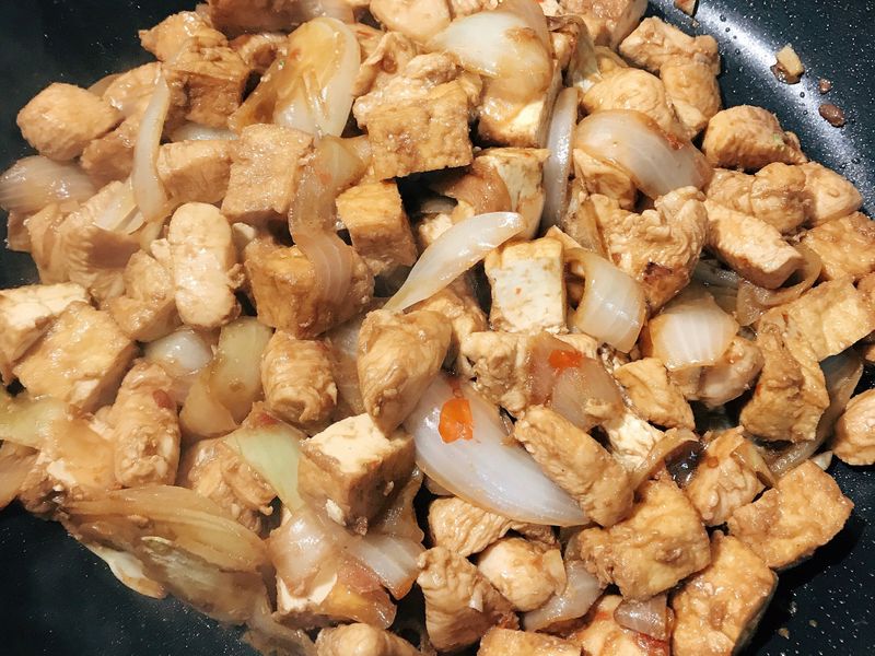 辣雞丁油豆腐