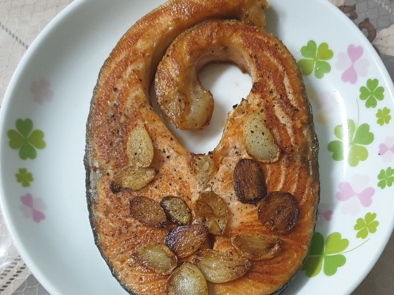 蒜片鮭魚