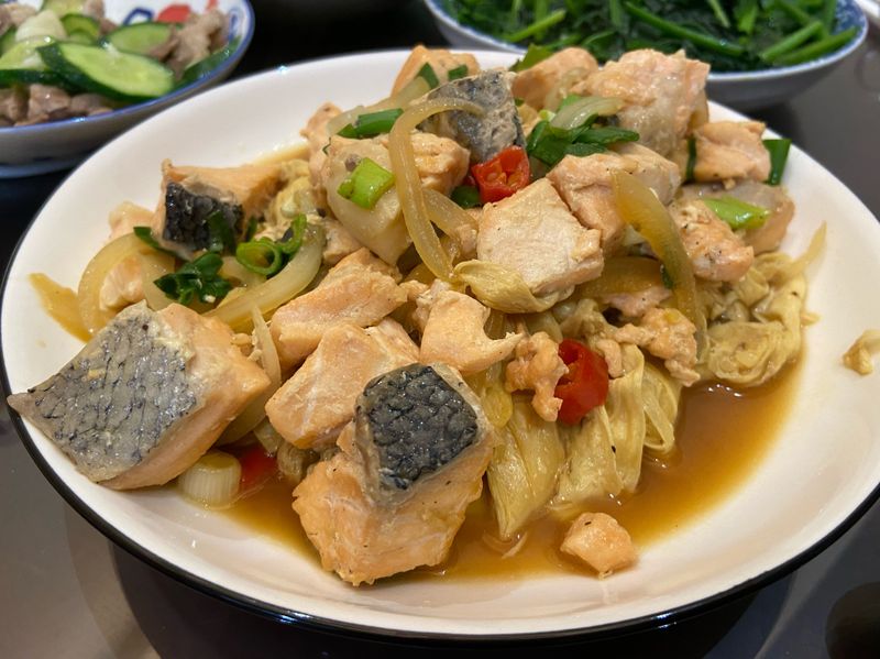 豆包炒鮭魚