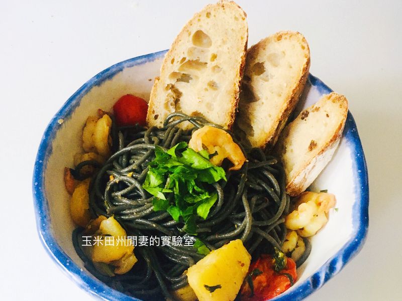 檸檬海鮮墨魚麵